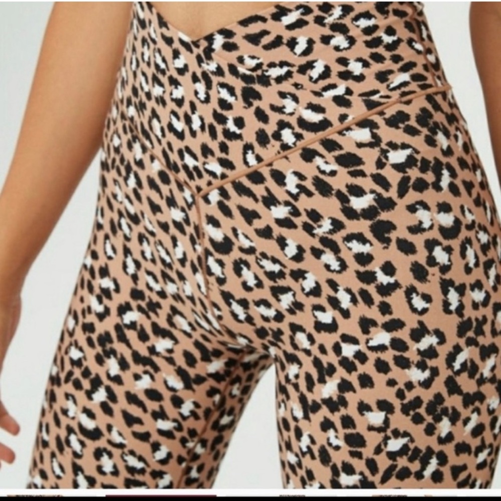 Aerie - Offline - Leopard Crossover Leggings - Size Medium (NWOT)